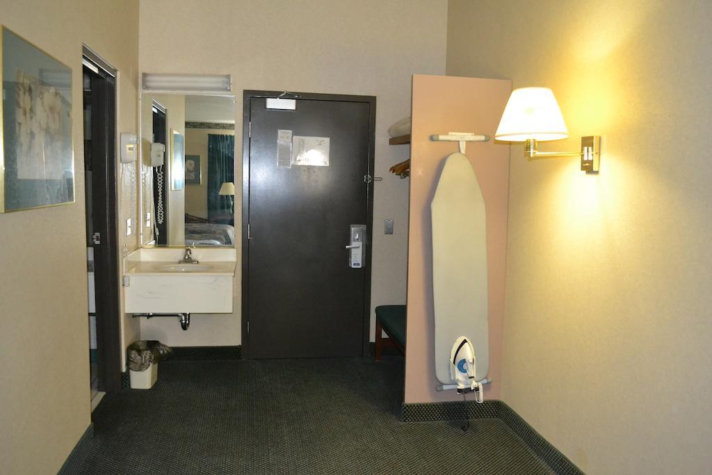 Super 8 By Wyndham Rocky Mount I-95 Exit 145 Hotel Battleboro Exterior foto