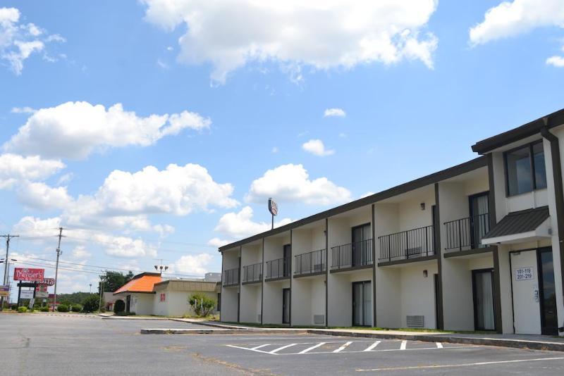 Super 8 By Wyndham Rocky Mount I-95 Exit 145 Hotel Battleboro Exterior foto